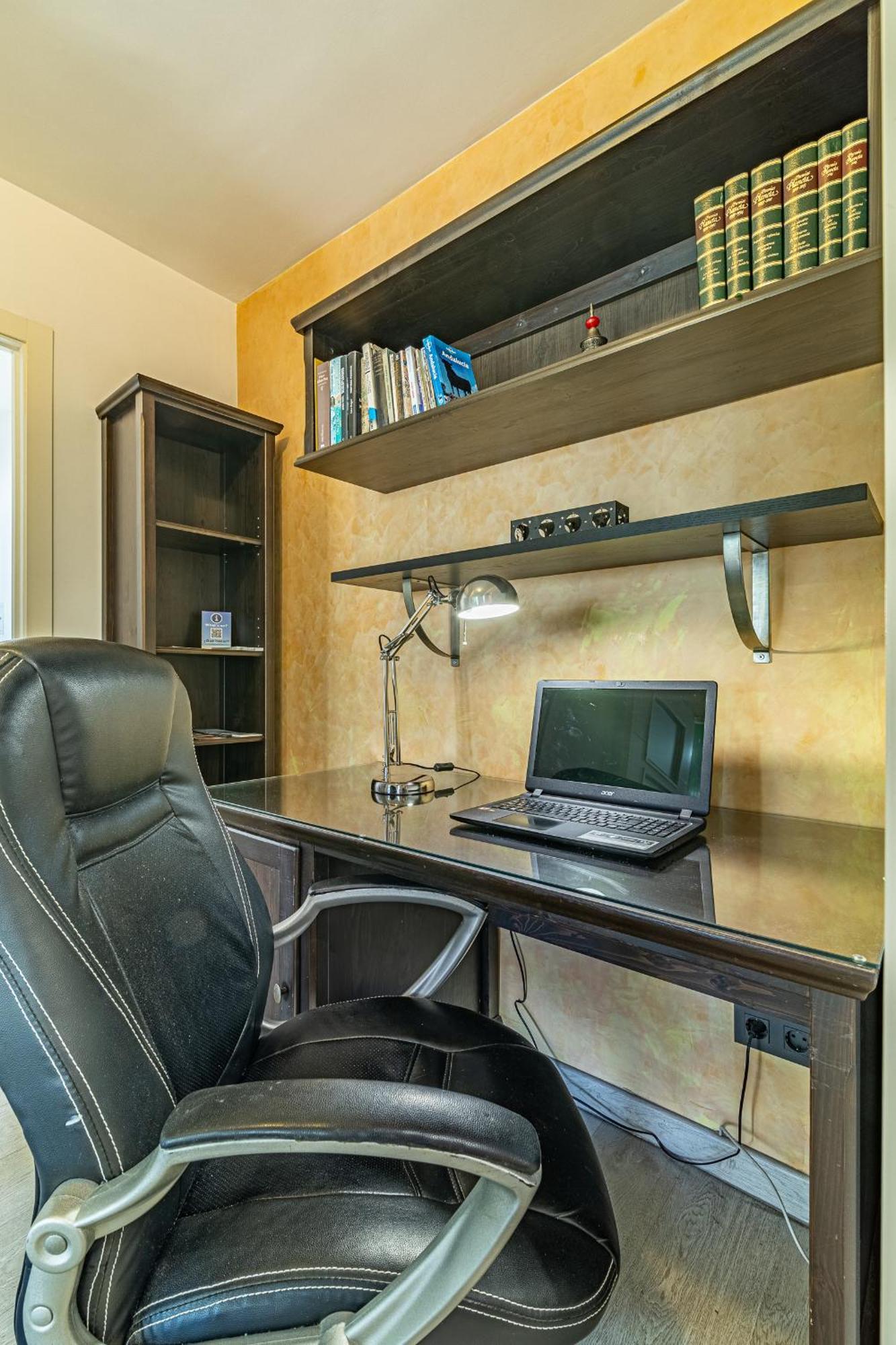 City Center Apartment In มาร์เบยา ภายนอก รูปภาพ